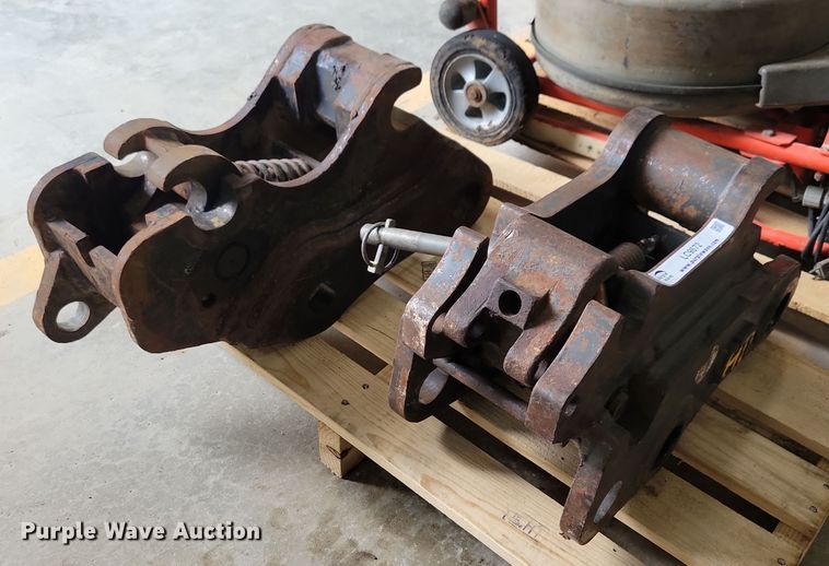 image for item LC9872 (2) WB mechanical quick attach brackets