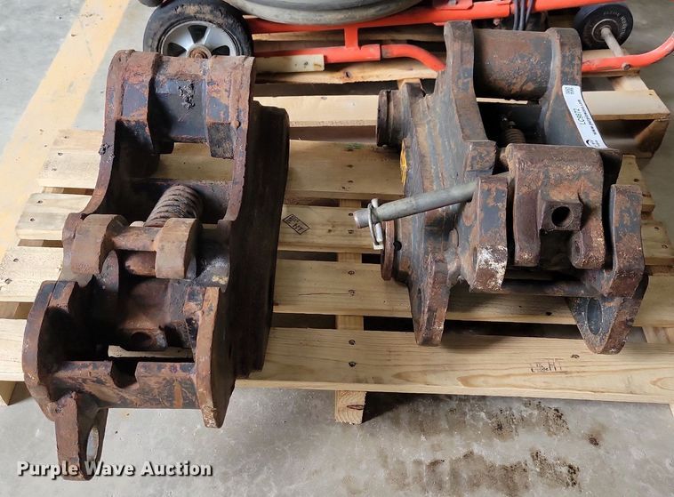 image for item LC9872 (2) WB mechanical quick attach brackets