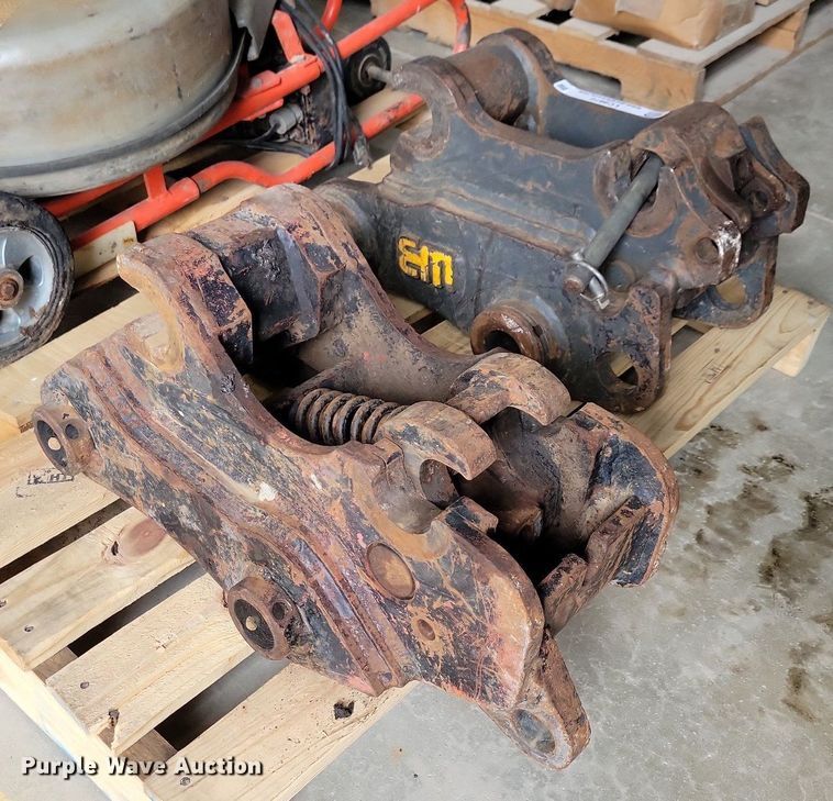 image for item LC9872 (2) WB mechanical quick attach brackets