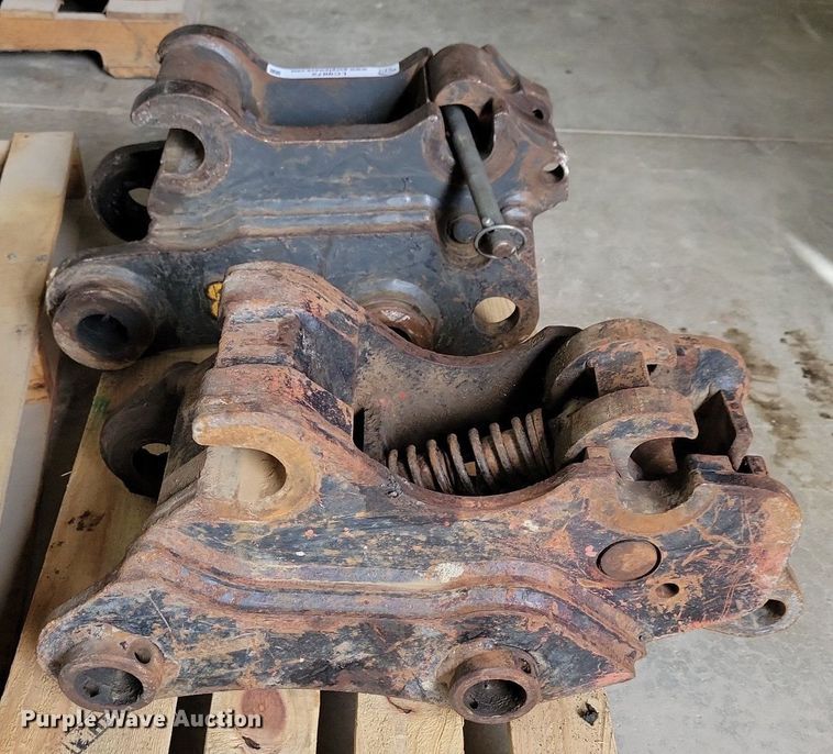 image for item LC9872 (2) WB mechanical quick attach brackets