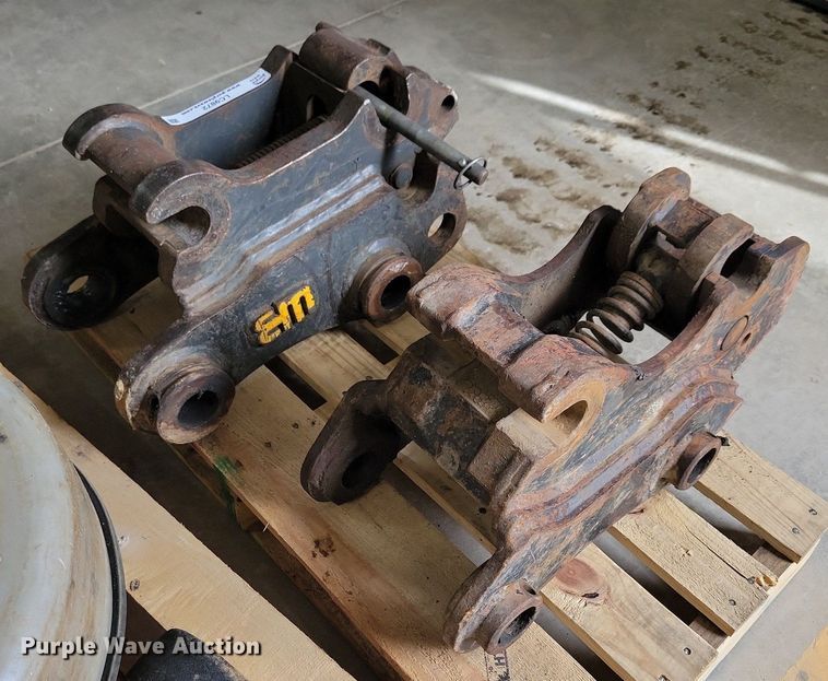 image for item LC9872 (2) WB mechanical quick attach brackets