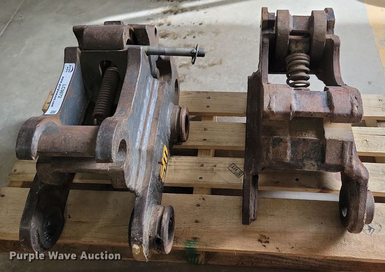 image for item LC9872 (2) WB mechanical quick attach brackets