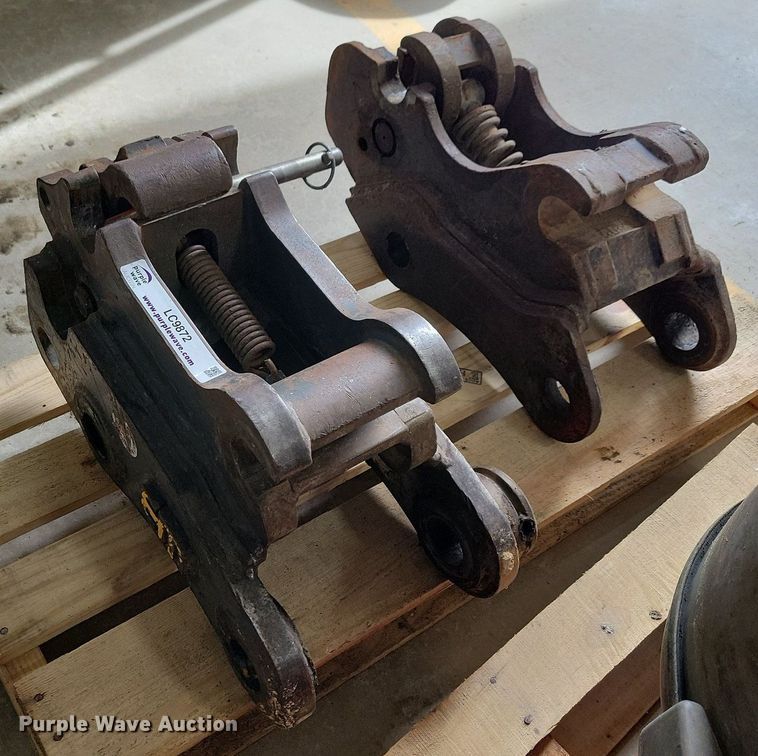 image for item LC9872 (2) WB mechanical quick attach brackets