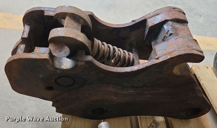 image for item LC9872 (2) WB mechanical quick attach brackets