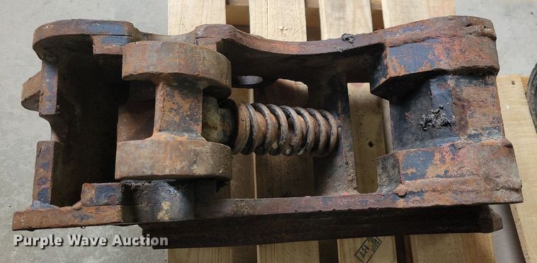 image for item LC9872 (2) WB mechanical quick attach brackets