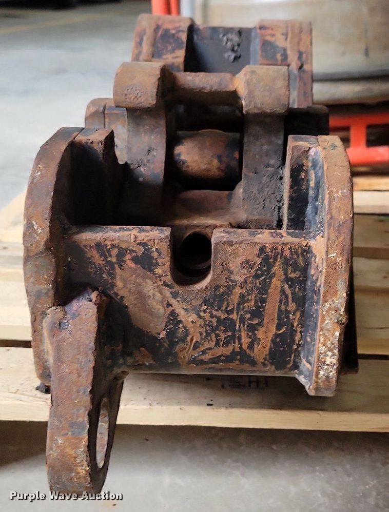 image for item LC9872 (2) WB mechanical quick attach brackets