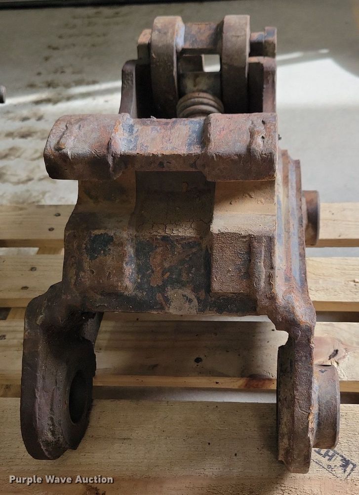 image for item LC9872 (2) WB mechanical quick attach brackets