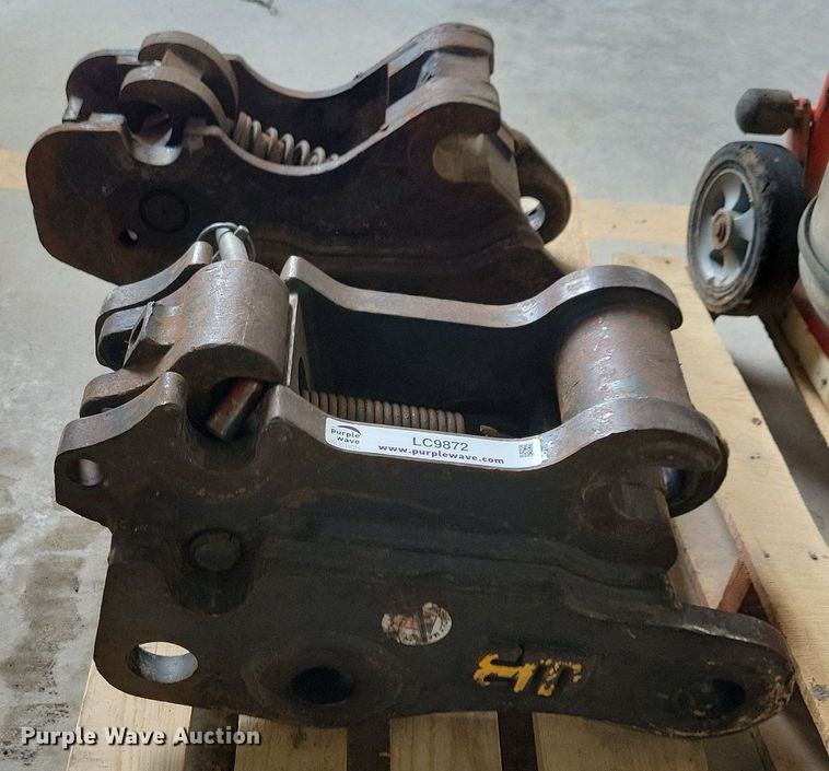 image for item LC9872 (2) WB mechanical quick attach brackets