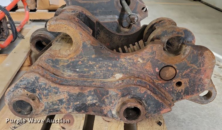 image for item LC9872 (2) WB mechanical quick attach brackets