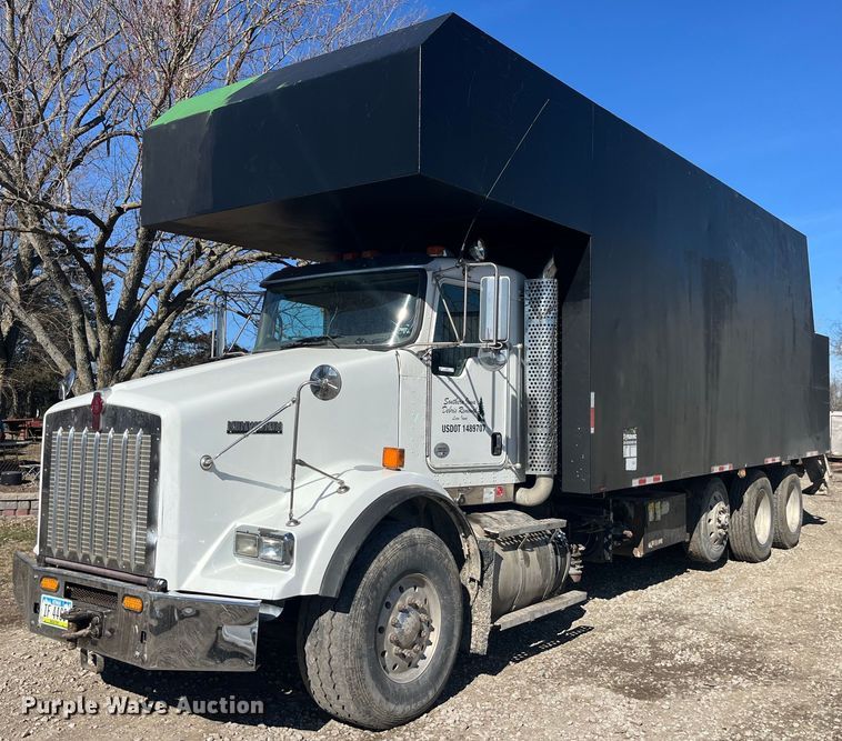 image for item LD9974 2013 Kenworth T800 grapple crane truck