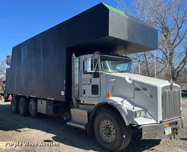 image for item LD9974 2013 Kenworth T800 grapple crane truck