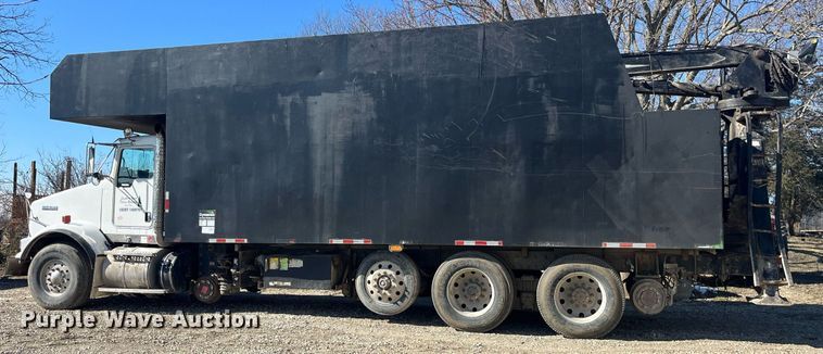 image for item LD9974 2013 Kenworth T800 grapple crane truck