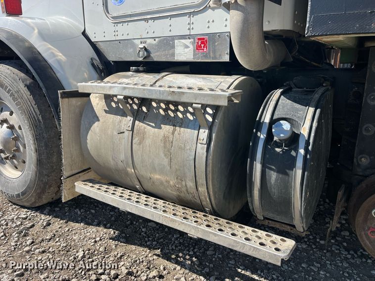 image for item LD9974 2013 Kenworth T800 grapple crane truck