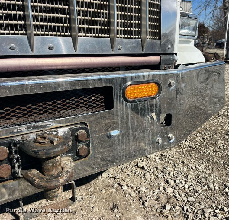 image for item LD9974 2013 Kenworth T800 grapple crane truck