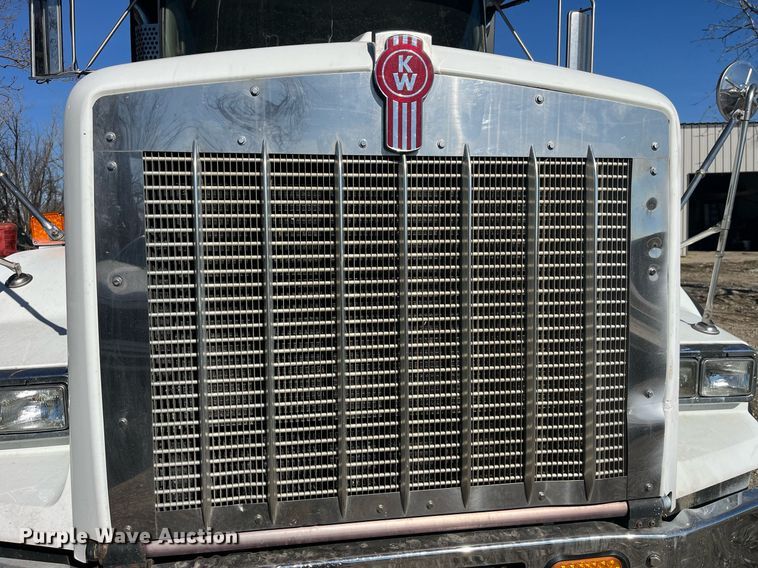 image for item LD9974 2013 Kenworth T800 grapple crane truck