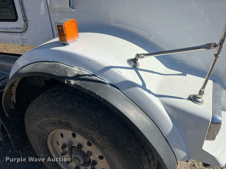 image for item LD9974 2013 Kenworth T800 grapple crane truck