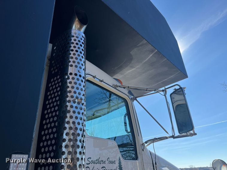 image for item LD9974 2013 Kenworth T800 grapple crane truck