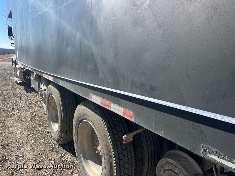 image for item LD9974 2013 Kenworth T800 grapple crane truck