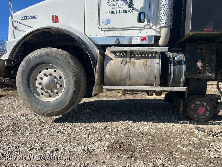 image for item LD9974 2013 Kenworth T800 grapple crane truck