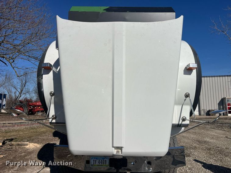 image for item LD9974 2013 Kenworth T800 grapple crane truck