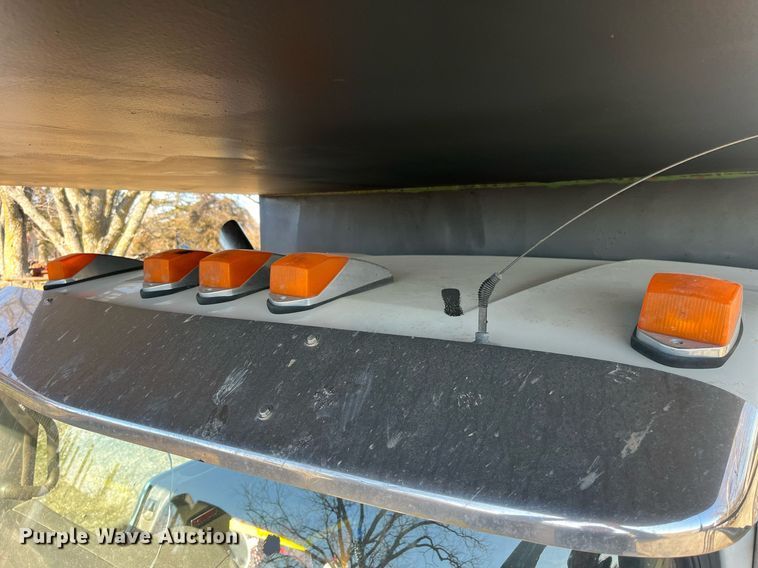 image for item LD9974 2013 Kenworth T800 grapple crane truck