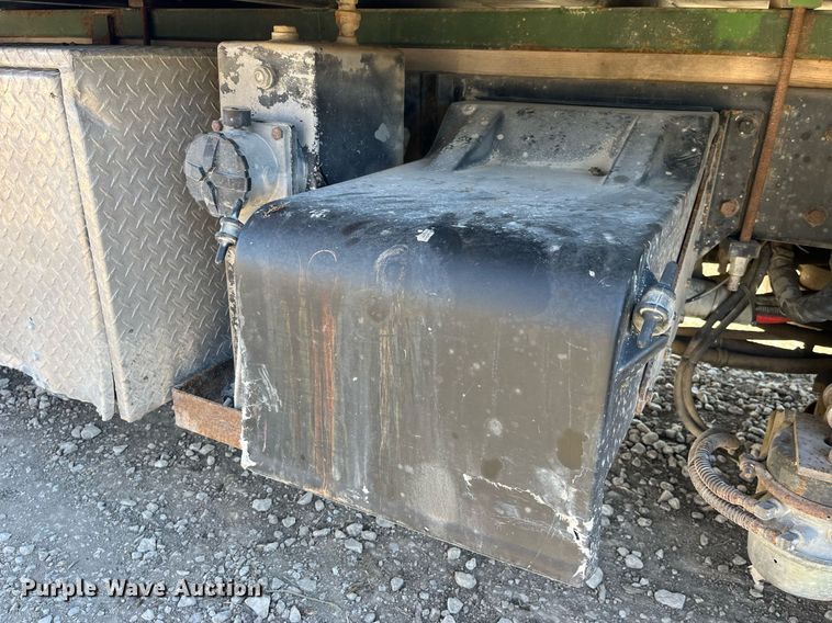 image for item LD9974 2013 Kenworth T800 grapple crane truck