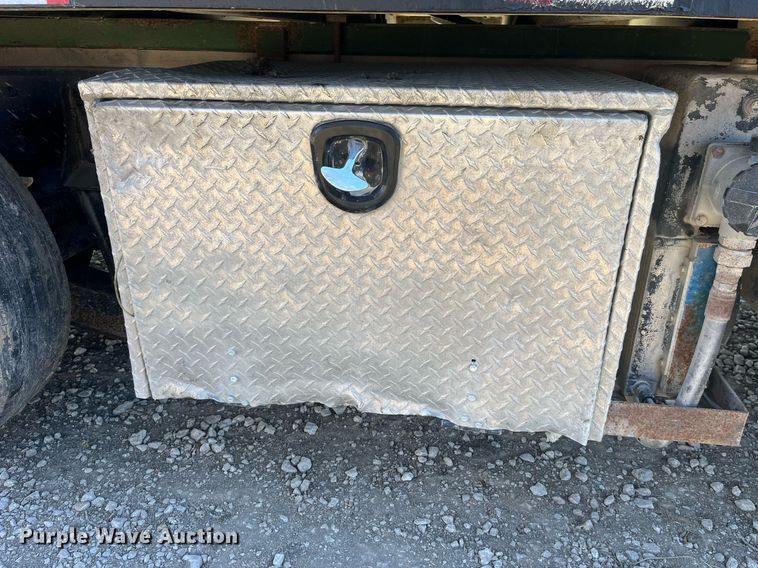 image for item LD9974 2013 Kenworth T800 grapple crane truck