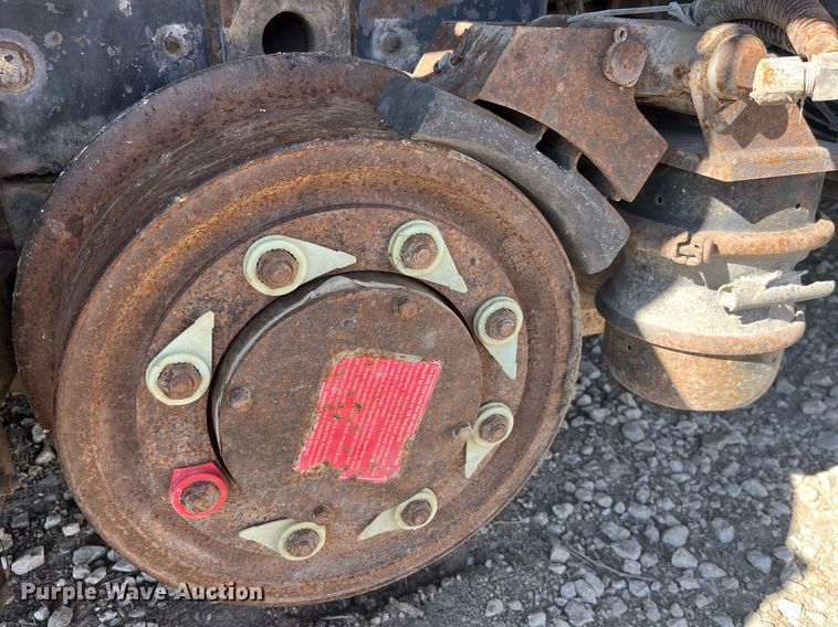 image for item LD9974 2013 Kenworth T800 grapple crane truck