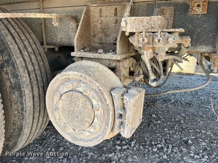 image for item LD9974 2013 Kenworth T800 grapple crane truck