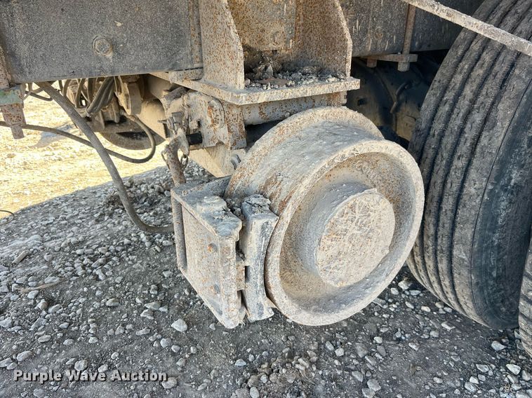 image for item LD9974 2013 Kenworth T800 grapple crane truck