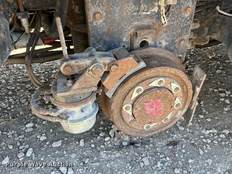 image for item LD9974 2013 Kenworth T800 grapple crane truck