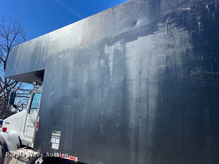 image for item LD9974 2013 Kenworth T800 grapple crane truck