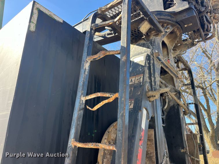 image for item LD9974 2013 Kenworth T800 grapple crane truck