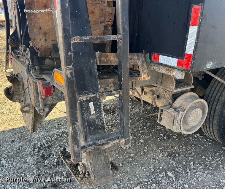 image for item LD9974 2013 Kenworth T800 grapple crane truck