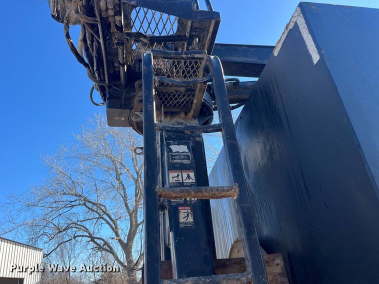 image for item LD9974 2013 Kenworth T800 grapple crane truck