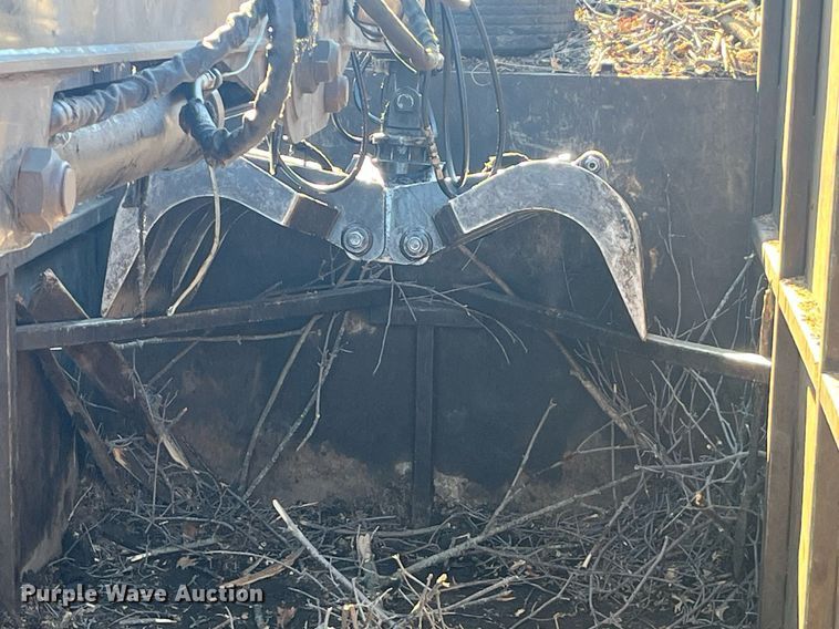 image for item LD9974 2013 Kenworth T800 grapple crane truck