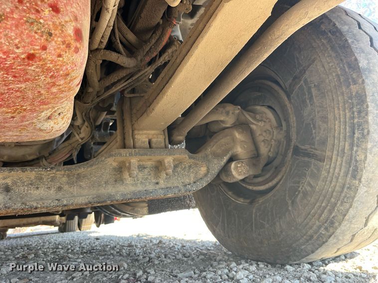 image for item LD9974 2013 Kenworth T800 grapple crane truck