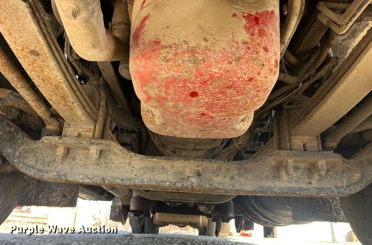 image for item LD9974 2013 Kenworth T800 grapple crane truck