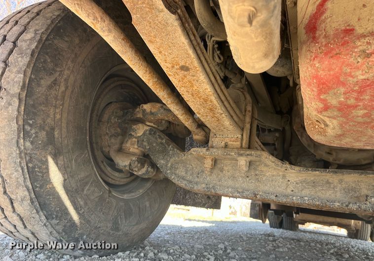 image for item LD9974 2013 Kenworth T800 grapple crane truck