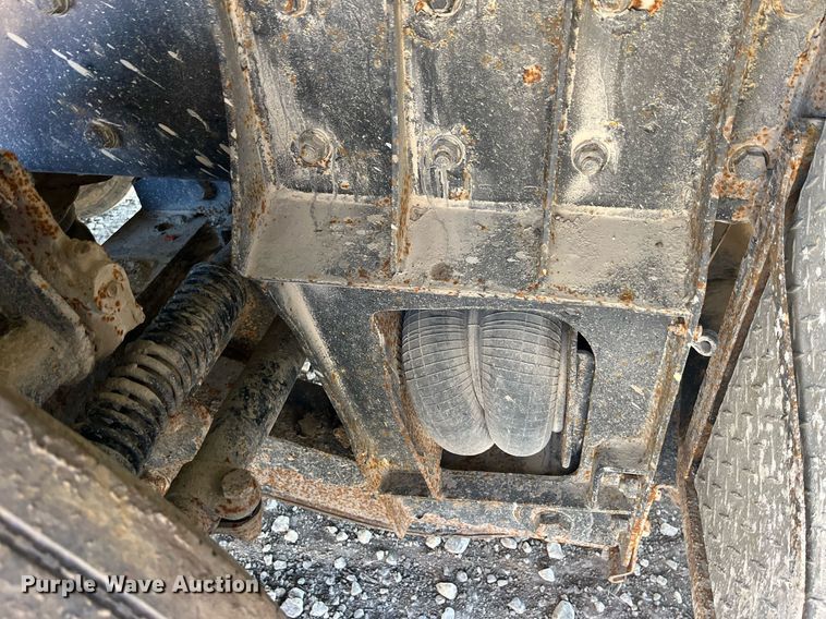 image for item LD9974 2013 Kenworth T800 grapple crane truck