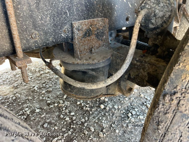 image for item LD9974 2013 Kenworth T800 grapple crane truck