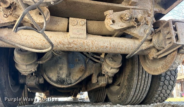 image for item LD9974 2013 Kenworth T800 grapple crane truck