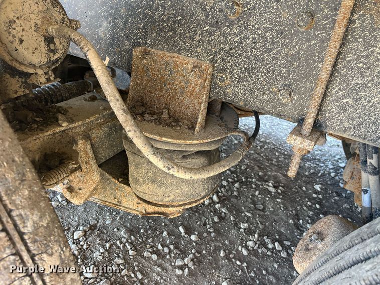 image for item LD9974 2013 Kenworth T800 grapple crane truck