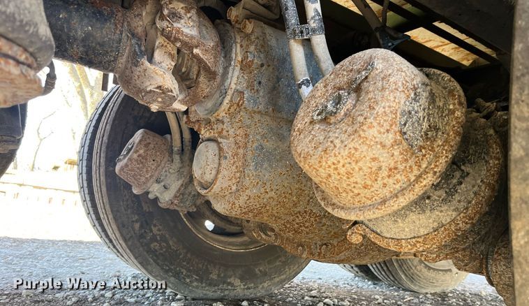 image for item LD9974 2013 Kenworth T800 grapple crane truck