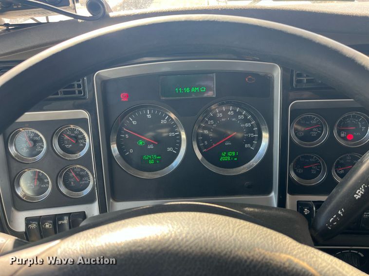 image for item LD9974 2013 Kenworth T800 grapple crane truck