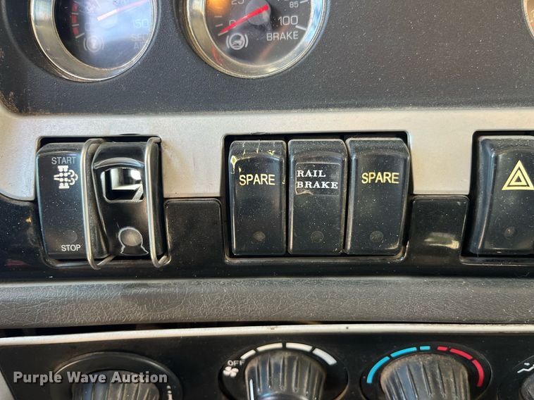 image for item LD9974 2013 Kenworth T800 grapple crane truck