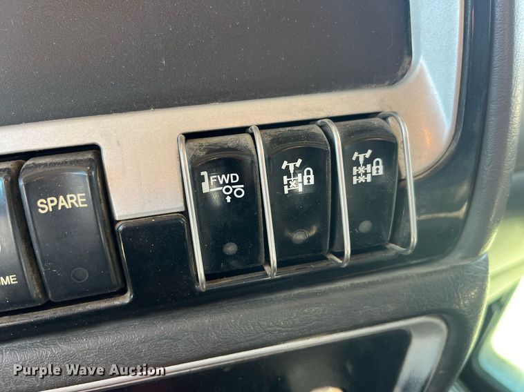 image for item LD9974 2013 Kenworth T800 grapple crane truck