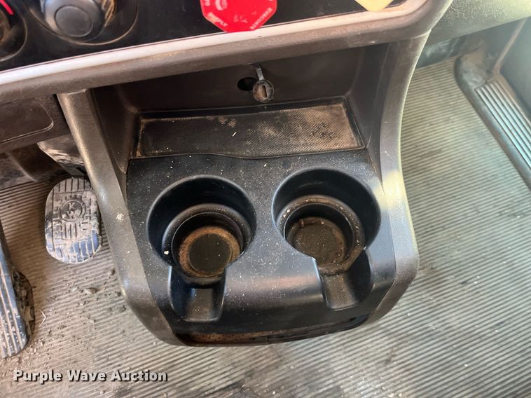 image for item LD9974 2013 Kenworth T800 grapple crane truck