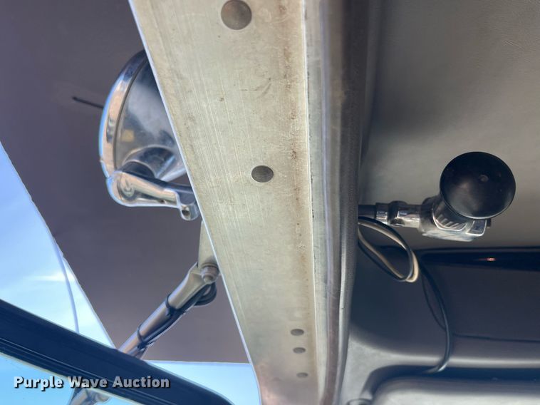 image for item LD9974 2013 Kenworth T800 grapple crane truck