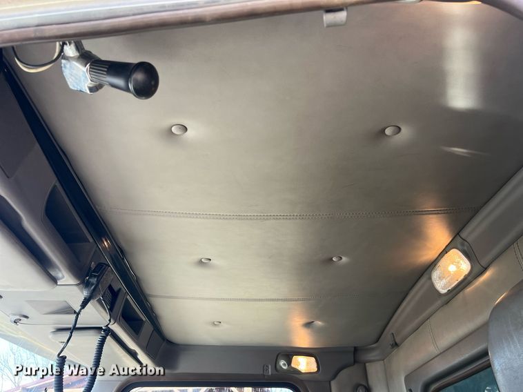 image for item LD9974 2013 Kenworth T800 grapple crane truck